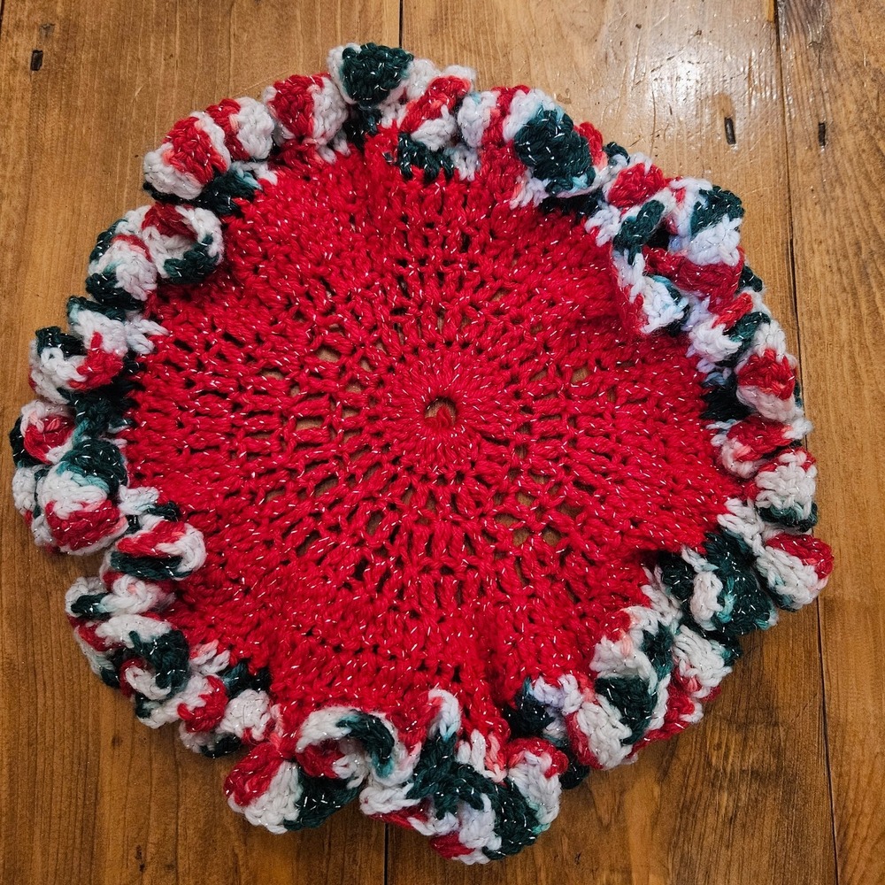 VTG‎ Handmade Crochet Christmas Doily Red Ruffled Holiday Centerpiece 13"